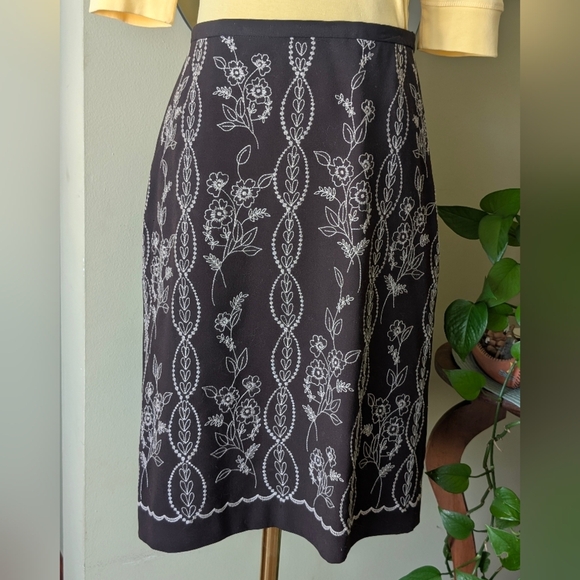 Grace Elements Women's Size 6 Brown Embroidered Knee Length Fully Lined Skirt - Picture 3 of 14